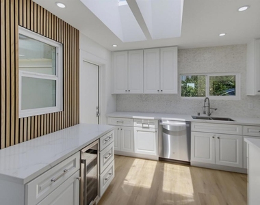 6201 Lorca Dr - Photo Thumbnail 4