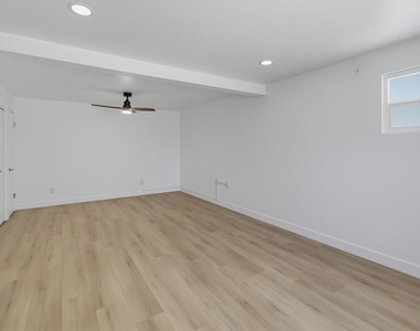 6201 Lorca Dr - Photo Thumbnail 12