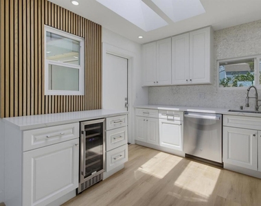 6201 Lorca Dr - Photo Thumbnail 3