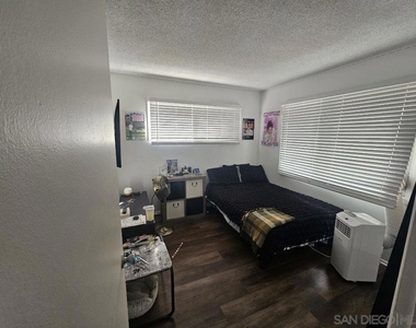 5030 Chaucer Ave - Photo Thumbnail 5