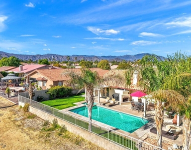 48638 Hepburn Drive - Photo Thumbnail 20