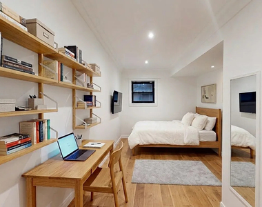 244 East 78th Street - Photo Thumbnail 4