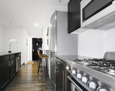 244 East 78th Street - Photo Thumbnail 2