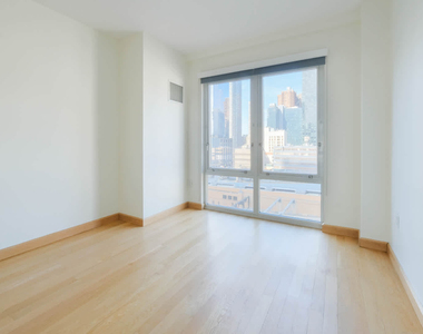 431 W 37th Street - Photo Thumbnail 13