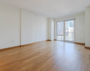 431 W 37th Street - Photo Thumbnail 8