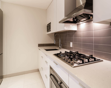 431 W 37th Street - Photo Thumbnail 4