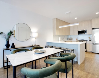 333 Warner Avenue - Photo Thumbnail 4