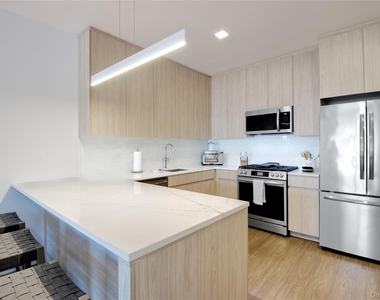 333 Warner Avenue - Photo Thumbnail 2