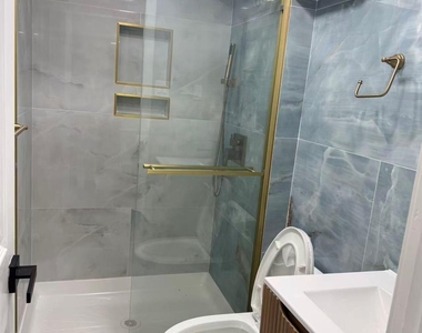 2607 Lindenmere Drive - Photo Thumbnail 8