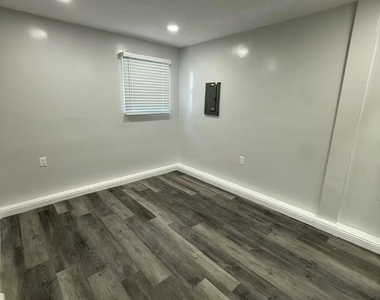2607 Lindenmere Drive - Photo Thumbnail 9