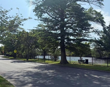 2607 Lindenmere Drive - Photo Thumbnail 12