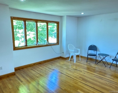 43 Newtown Avenue - Photo Thumbnail 9