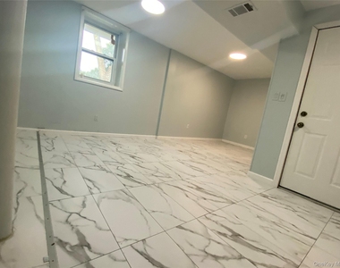 43 Newtown Avenue - Photo Thumbnail 16