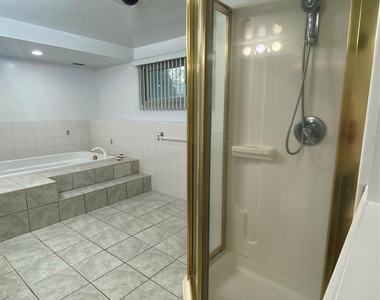 43 Newtown Avenue - Photo Thumbnail 14