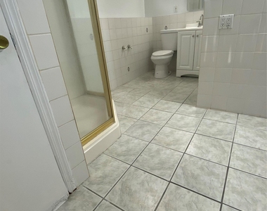 43 Newtown Avenue - Photo Thumbnail 15