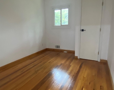 43 Newtown Avenue - Photo Thumbnail 3