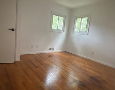 43 Newtown Avenue - Photo Thumbnail 4