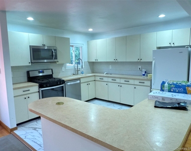 43 Newtown Avenue - Photo Thumbnail 6