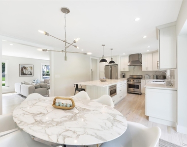 16 Pin Oak Lane - Photo Thumbnail 8