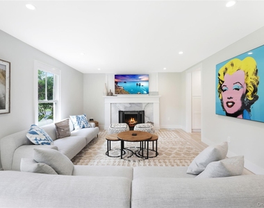 16 Pin Oak Lane - Photo Thumbnail 5