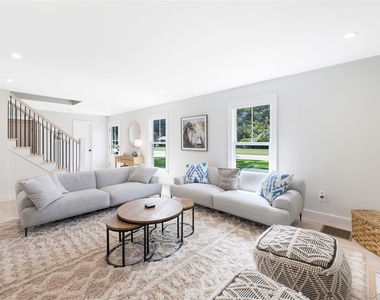 16 Pin Oak Lane - Photo Thumbnail 6