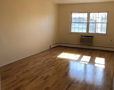 212-01 41 Avenue - Photo Thumbnail 6