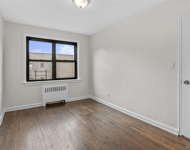 33 William Street - Photo Thumbnail 13
