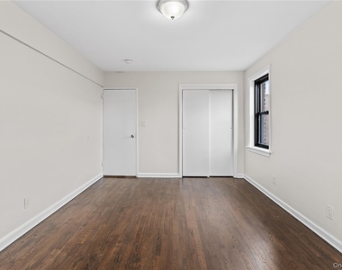 33 William Street - Photo Thumbnail 12