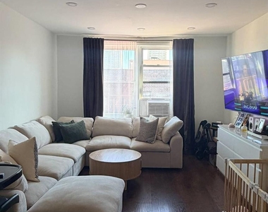 102-36 64 Avenue - Photo Thumbnail 2
