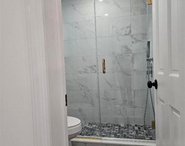 3074 Lexington Avenue - Photo Thumbnail 13