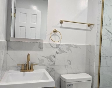 3074 Lexington Avenue - Photo Thumbnail 15