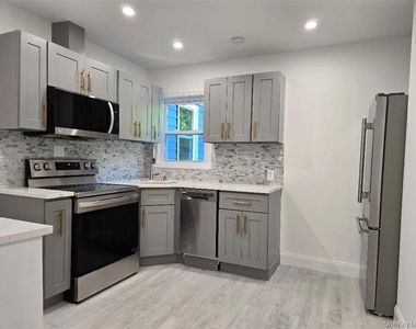 3074 Lexington Avenue - Photo Thumbnail 8