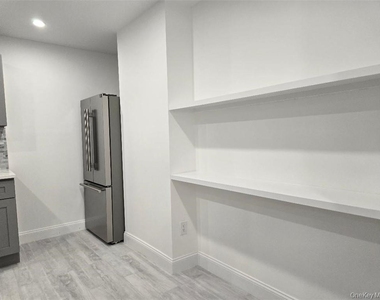 3074 Lexington Avenue - Photo Thumbnail 10