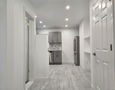 3074 Lexington Avenue - Photo Thumbnail 7