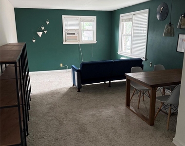 33 E Grand Street - Photo Thumbnail 3