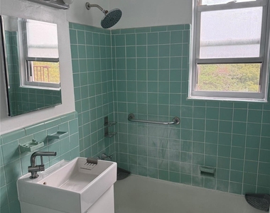 33 E Grand Street - Photo Thumbnail 8