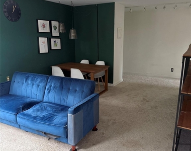 33 E Grand Street - Photo Thumbnail 5