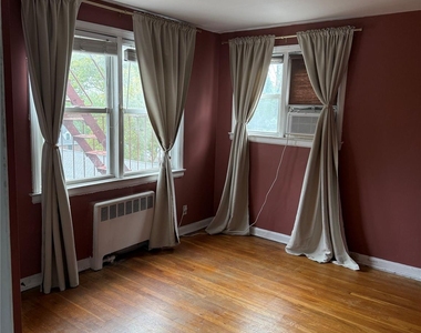 33 E Grand Street - Photo Thumbnail 10