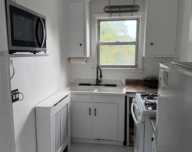 33 E Grand Street - Photo Thumbnail 6