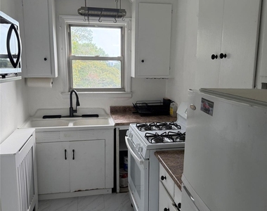 33 E Grand Street - Photo Thumbnail 7
