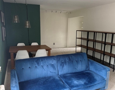 33 E Grand Street - Photo Thumbnail 4