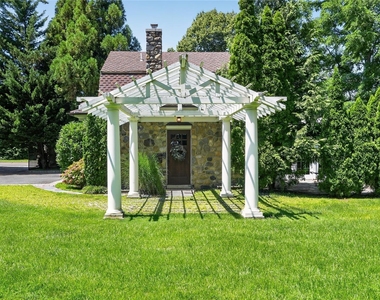 1058 Plandome Road - Photo Thumbnail 2
