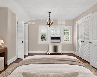 1058 Plandome Road - Photo Thumbnail 13