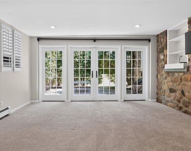 1058 Plandome Road - Photo Thumbnail 7