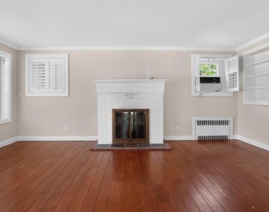 1058 Plandome Road - Photo Thumbnail 4