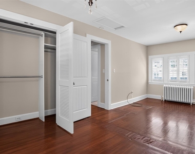 1058 Plandome Road - Photo Thumbnail 11