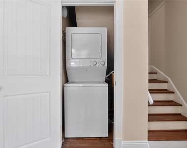 1058 Plandome Road - Photo Thumbnail 14