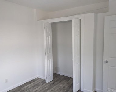23 Foxhurst Road - Photo Thumbnail 6