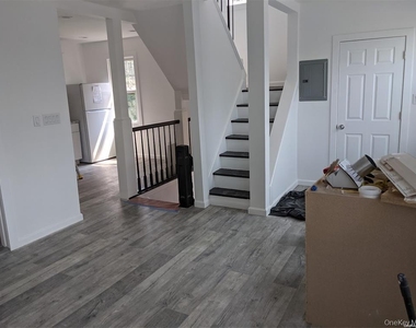 23 Foxhurst Road - Photo Thumbnail 4