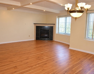 242 Maple Avenue - Photo Thumbnail 3